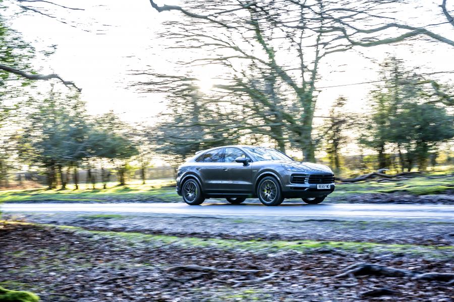  Porsche Cayenne E-Hybrid Coupe 2019 года  (UK) (фото 24 из 33)